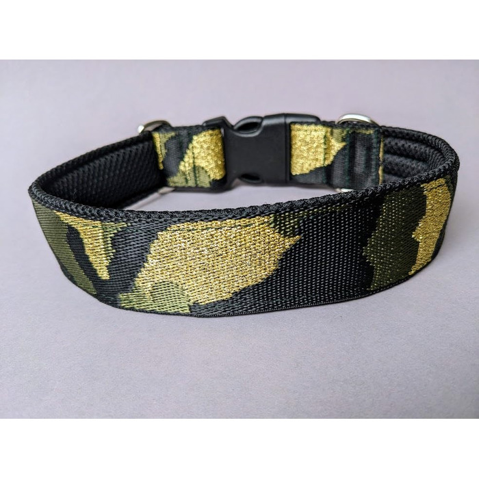 Камуфляжний нашийник для собак, широка стрічка 4 см, м'яка підкладка, військовий стиль, зручна застібка-клік, регульований, оливково-золотий-чорний (до 48 см)