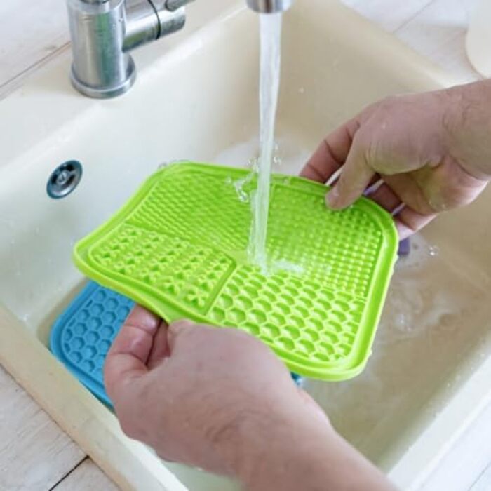 Лежак-іграшка для собак та котів BoneItUp - Slow Feeder, BPA-Free, для здорового травлення та чищення зубів, блакитний