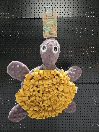 Килимок-іграшка для цуценят Flamingo Morgano Schildkröte (черепаха) Охряний & Тауп, 38x39x6,5 см - з антиковзким покриттям, дзвоником та шурхотом, для сухого корму та ласощів