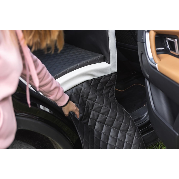 Автоматичне ліжко для собак у машину Velinda з ременем безпеки, 55x70 см, чорно-біле