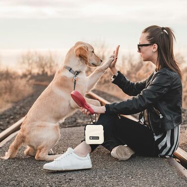 Сумка для ласощів для собак COOWONE з кликером для дресирування, водонепроникна, з тримачем для пакетів, чорна та бежева