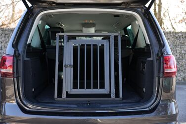 Транспортна переноска для собак Kerbl Vacation, алюмінієва, 77x55x50 см, з антиковзним килимком