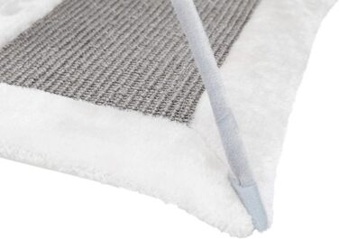 Килимок для котів Trixie з іграшками та сизалевим дряпаком, сірий (43114)