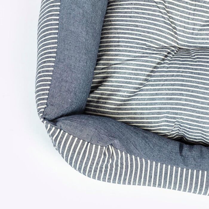 Ліжко для собак Danish Designs, стиль Марітайл, денім, блакитно-кремове, 58 см, розмір 62 x 50 x 17 см