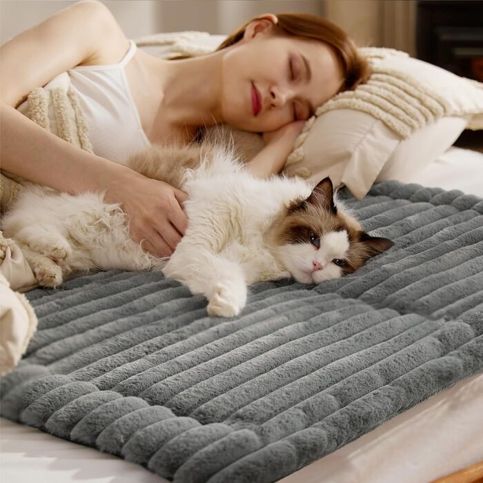 Тепла самонагрівальна підстилка для котів та собак BEDSURE - 76x50 см. Зручна, миюча, з антиковзаючою основою. Підійде для кліток та лежанок.