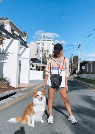 Сумка для прогулянок з собакою DOOG: зручна, з відділеннями для ласощів, пакунків для відходів та пляшкою води - чорна