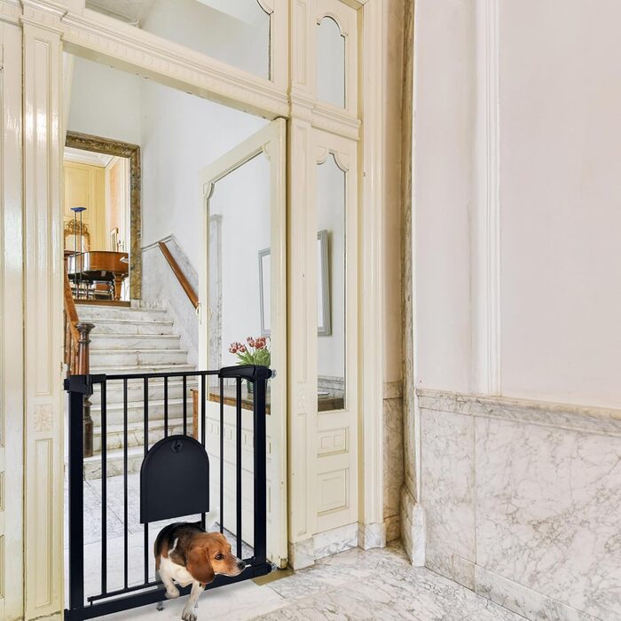 Захист для воріт SUBTLETY з дверцями для котів, автоматичне закриття, захист для сходів, захист для собак та дітей без свердління, розширюваний, чорний (75-85 см)