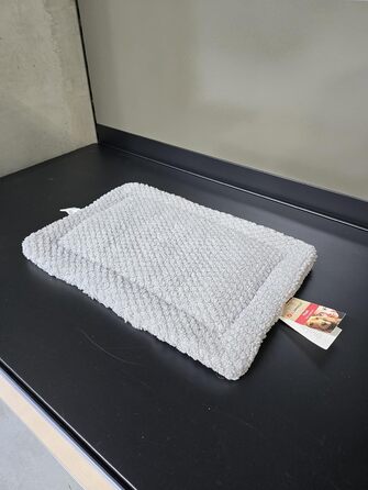 Кігтеточка Фламінго Енес – сіра, середнього розміру (90 см), компактна кігтеточка та місце для відпочинку для котів! (ENES GRAU S 42x42x56CM)