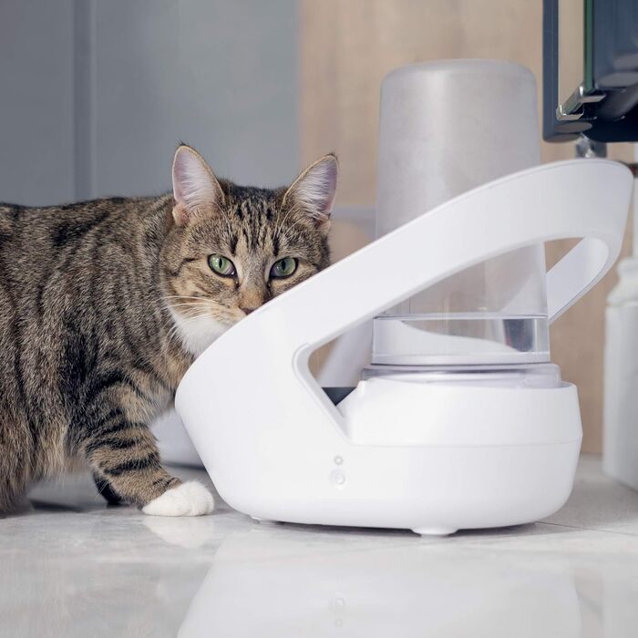 Автоматична поїлка для котів Sure Petcare Felaqua Connect з RFID, контроль водоспоживання через додаток, батарейкова, сумісна з мікрочипом, ергономічний дизайн