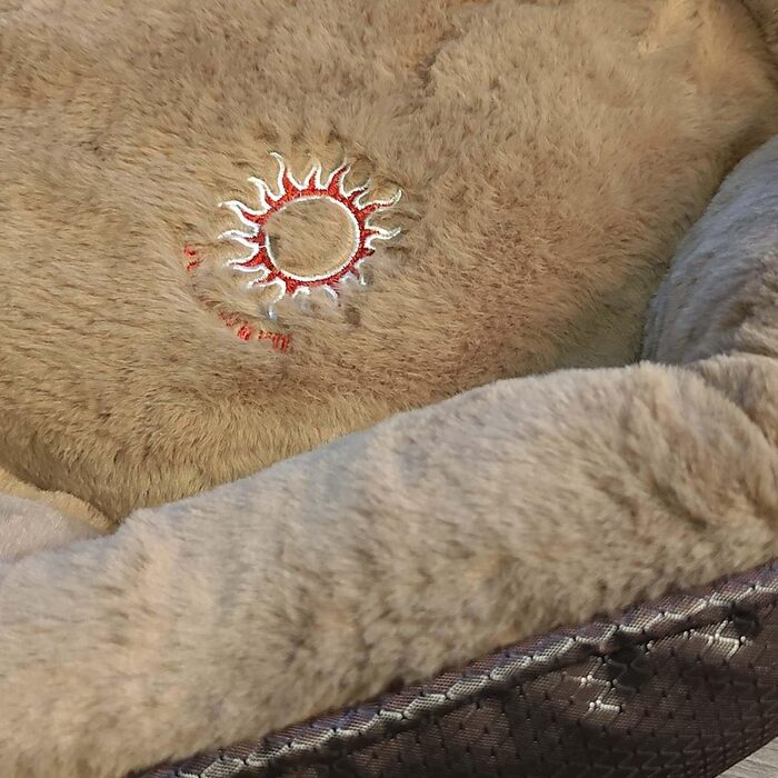 Ортопедичне ліжко для собак Santorini – двостороннє ліжко з піною з пам'яті, знімає навантаження, для літа та зими (Колір: Коричневий, Розмір: M)