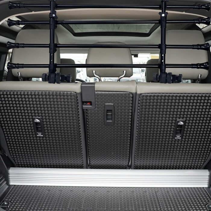 Сітка для собак у багажник авто, універсальна, з нержавіючої сталі. Підходить для седанів, універсалів, SUV. Висота: 32–50 см, Ширина: 85–140 см