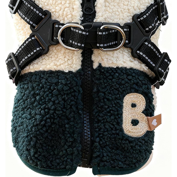 Тепла жилетка для собак з флісовою підкладкою, з отвором для шлейки. Підходить для малих та середніх собак, для прогулянок та активного відпочинку на вулиці. Рожево-білий колір.