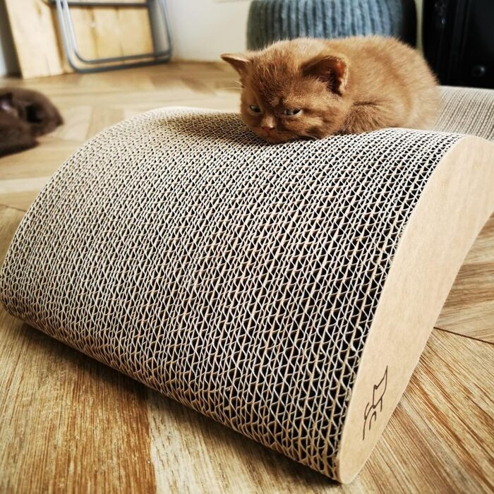 Кігтеточка для котів з картону, лежанка Lounge, кігтешкребок з гофрокартону, захист від пошкодження меблів - кігтеточка з картону 68×25×13 см (аромат котячої м'яти)