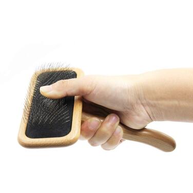 Щітка для собак та котів з самоочищенням - підходить для короткої та довгої шерсті, для маленьких та великих тварин. З дерева.