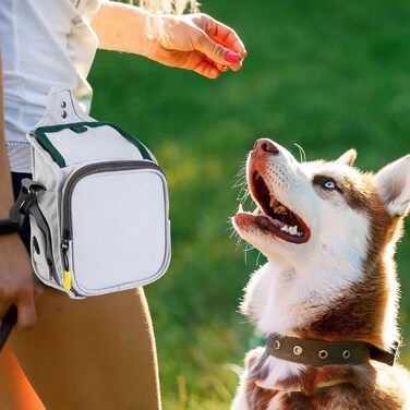 PETCUTE Сумка для дресирування собак, міцна сумка для ласощів, сумка для перенесення відходів, регульований плечовий ремінь, поясна сумка, кліп (білий, сірий+темно-зелений)