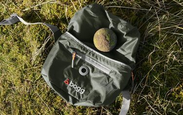 Універсальна сумка-переноска для собак BOGG з дозатором пакетів для вигулу та контейнером для відходів (Buster Green)