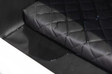 Автоматичне ліжко для собак у машину Velinda з ременем безпеки, 55x70 см, чорно-біле