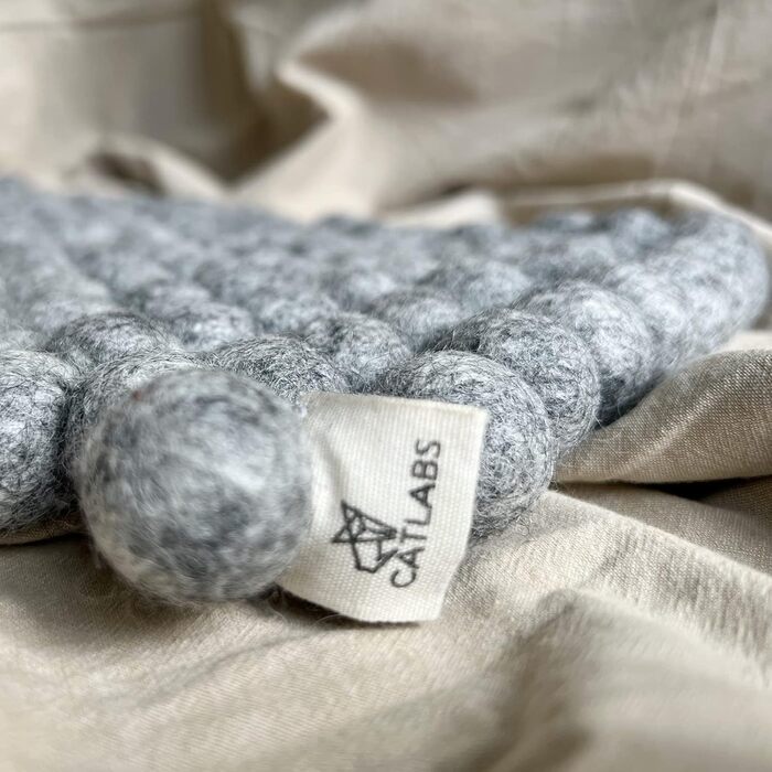 Підстилка на підвіконня для котів CATLABS з вовни (65x20 см) - 100% натуральна шерсть/фетр, без поліестеру. М'яка підстилка-лежанка для кота, тепла ковдра з вовни, місце для відпочинку на підвіконні.